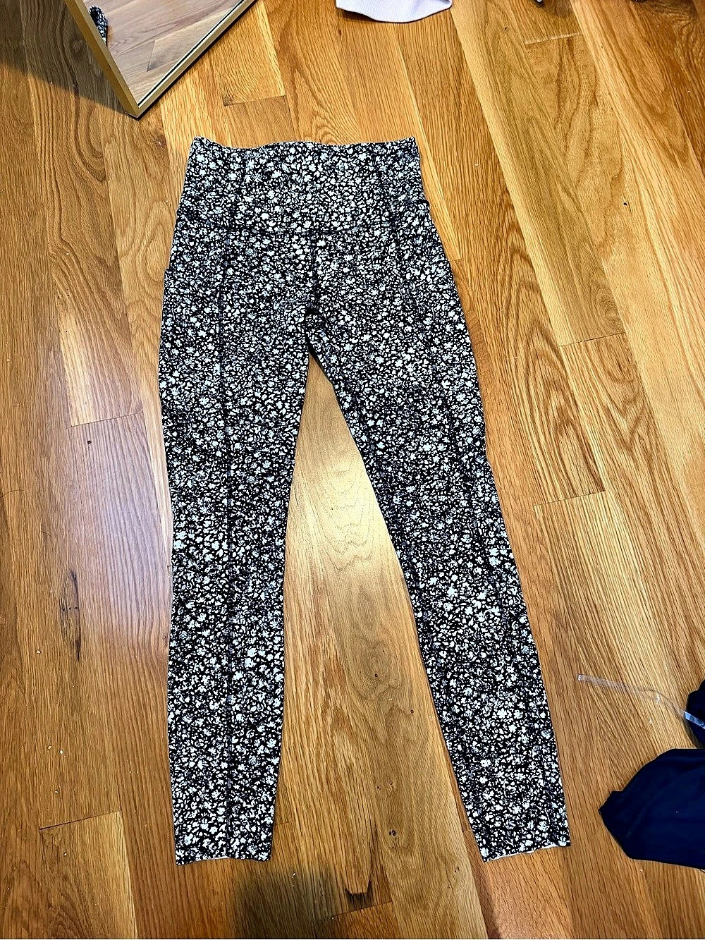 Lululemon Fast and Free with Pockets 25" Black & White